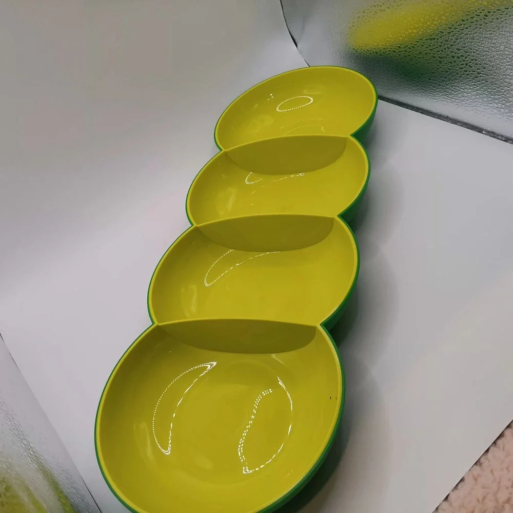 Green 4-Section Plastic Divided Serving Tray Scalloped Snack Dish 14 Inch